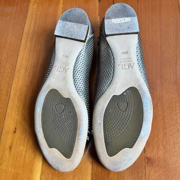 AGL Gold Perforated/Patent Cap Toe Ballet Flat - size 39.5 - Picture 5 of 7
